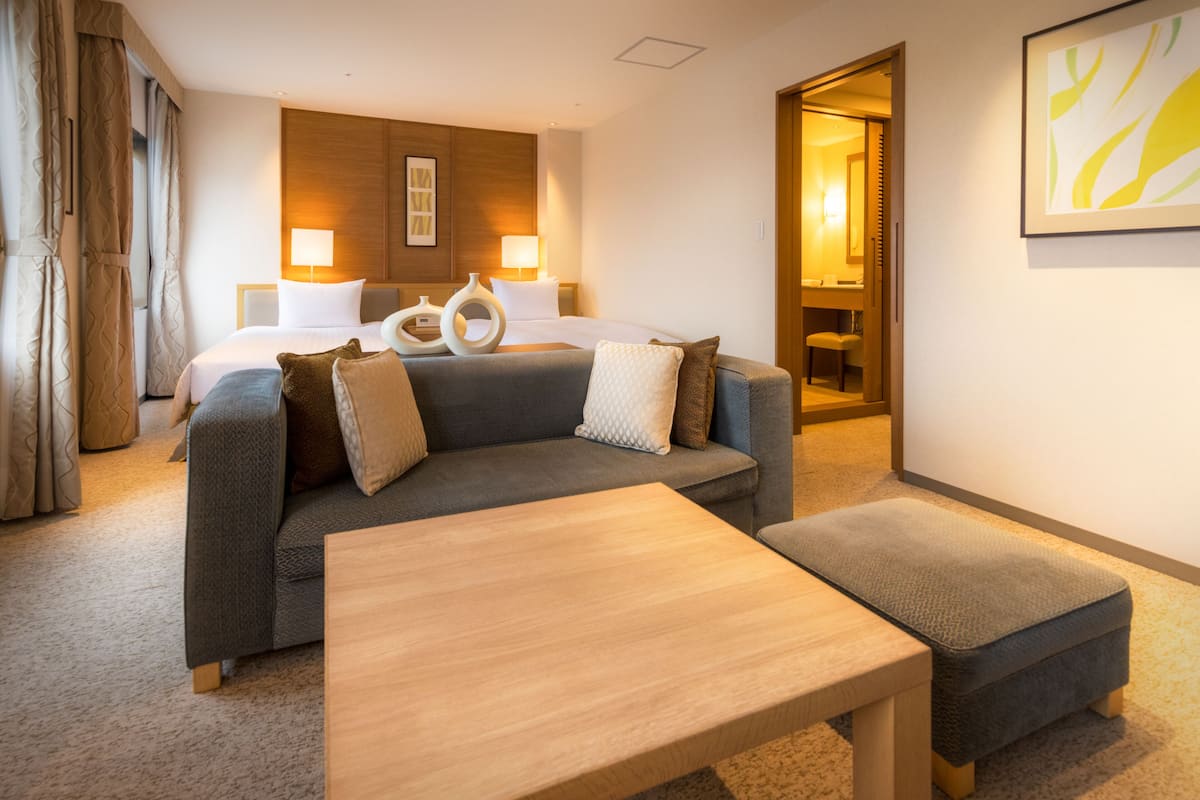 deluxe twin room, non smoking | 1 bedroom, minibar, in-room safe, desk