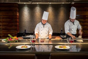 5 restaurants; breakfast, lunch and dinner served  - Hotel Associa Shizuoka (Shizuoka)