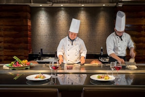5 restaurants; breakfast, lunch, and dinner served