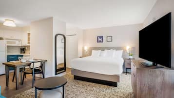 1 bedroom, Egyptian cotton sheets, premium bedding, desk