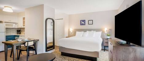 1 bedroom, Egyptian cotton sheets, premium bedding, desk