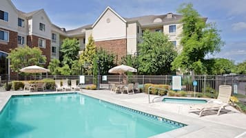 Outdoor pool, pool loungers