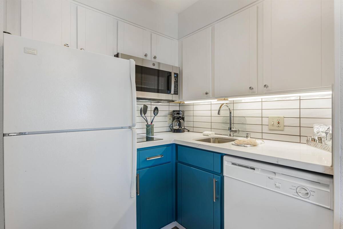 Suite, 1 King Bed (One Bedroom) | Private kitchenette | Coffee/tea maker, fridge, microwave, stovetop