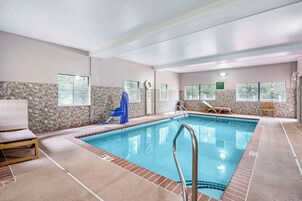 Una piscina cubierta