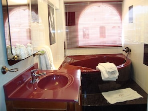 Chambre double | Salle de bain | Articles de toilette (gratuits), séchoir à cheveux, serviettes fournies