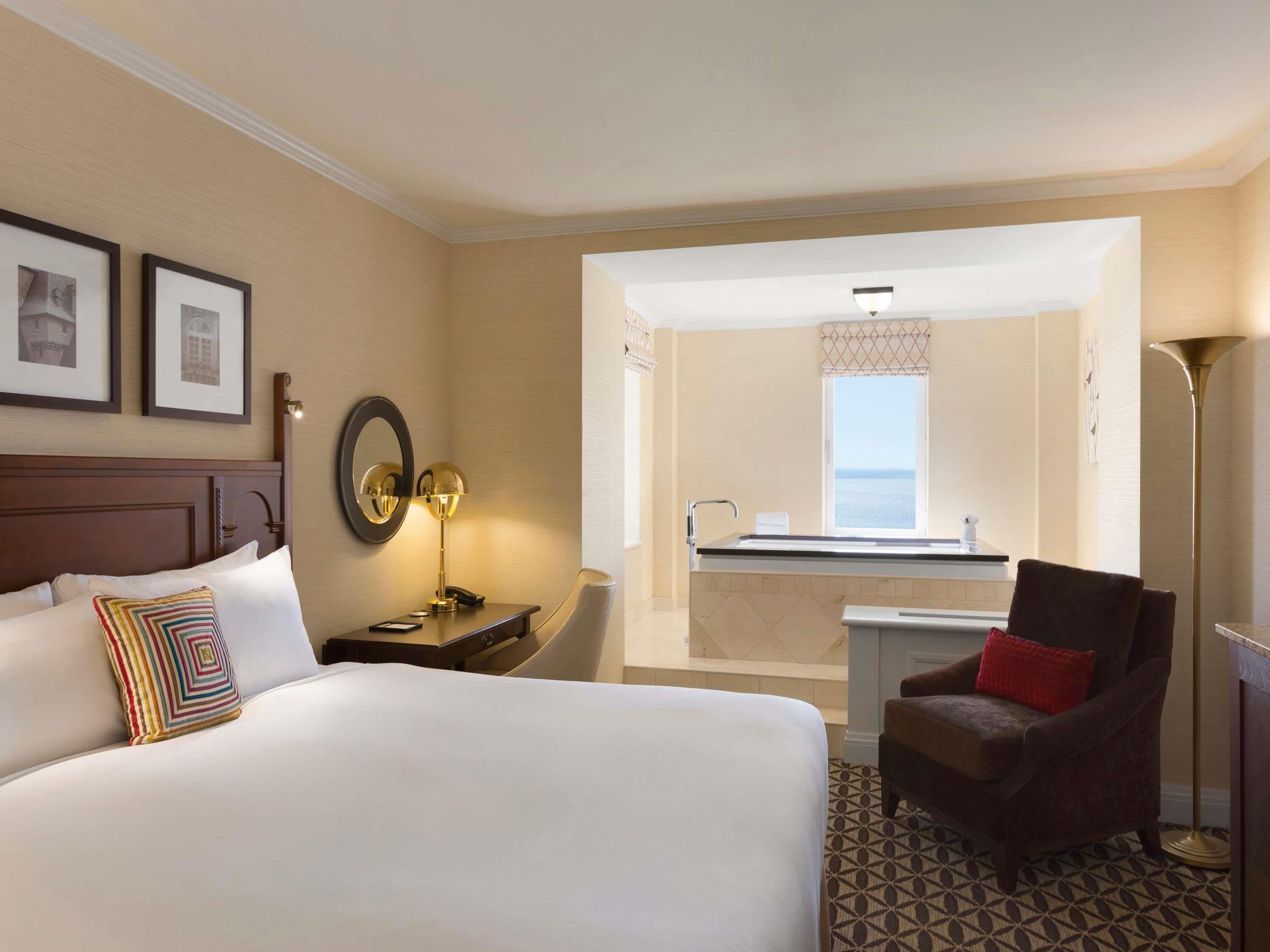 Deluxe-Zimmer, 1 King-Bett, Nichtraucher, Flussblick (Deluxe View Jacuzzi)