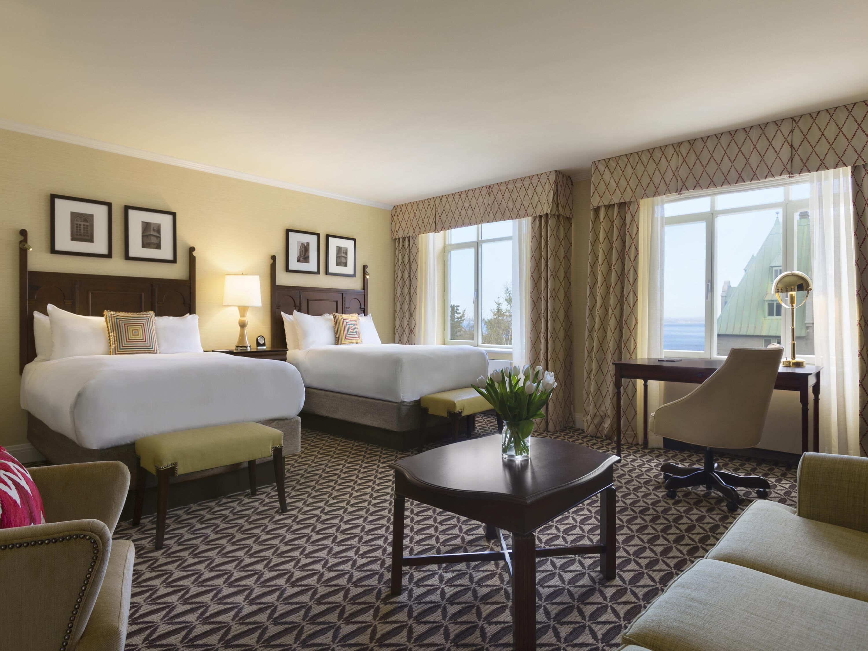 Deluxe Double Room, Berbilang Katil, Non Smoking | Peralatan tempat tidur hipoalergenik, tilam berlapik, bar mini 