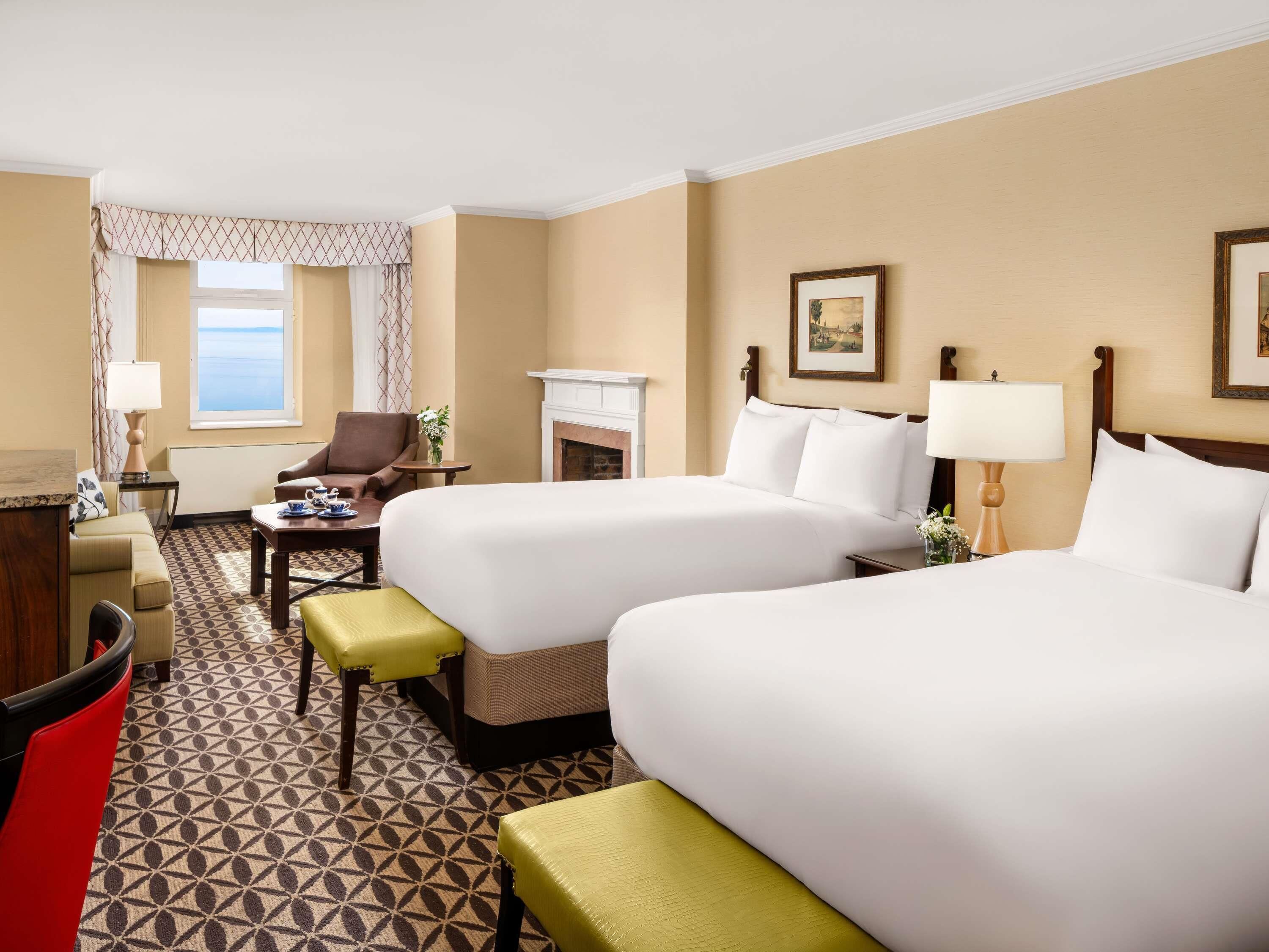 Deluxe Room, 1 King Bed with Sofa bed, Non Smoking | Hypo-allergenic bedding, pillowtop beds, minibar, in-room safe