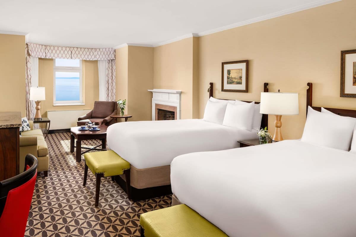 Deluxe Room, 1 King Bed with Sofa bed, Non Smoking | Hypo-allergenic bedding, pillowtop beds, minibar, in-room safe