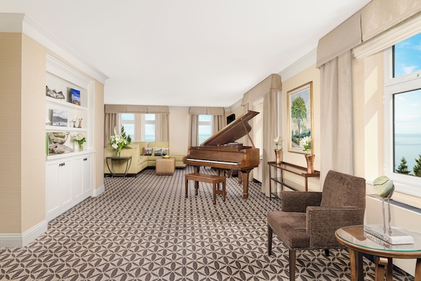 Presidential Suite, 1 King Bed, River View | Hypo-allergenic bedding, pillow-top beds, minibar, in-room safe