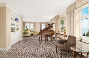 Presidential Suite, 1 King Bed, River View | Hypo-allergenic bedding, pillowtop beds, minibar, in-room safe