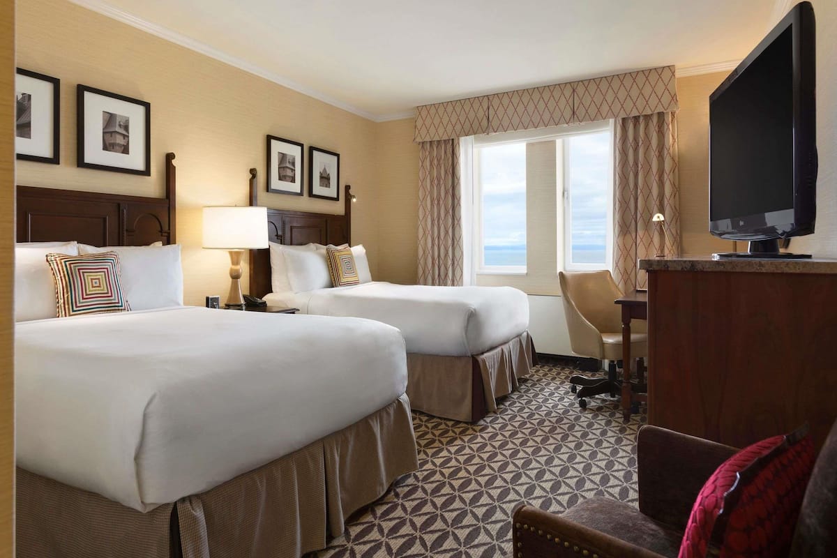 Room, 1 Queen Bed, Non Smoking (Fairmont Room) | Hypo-allergenic bedding, pillowtop beds, minibar, in-room safe