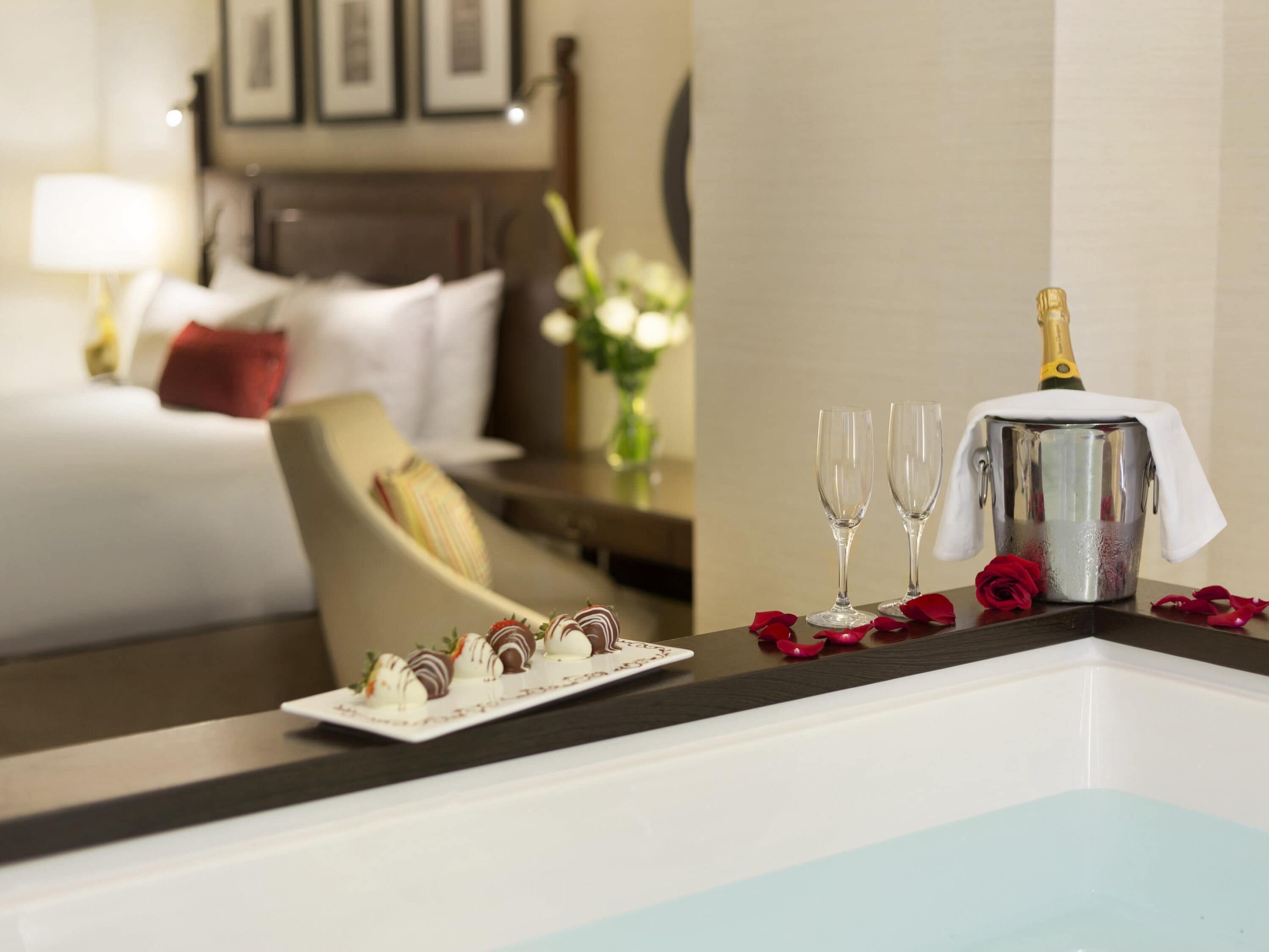 Literie hypoallergénique, surmatelas, minibar