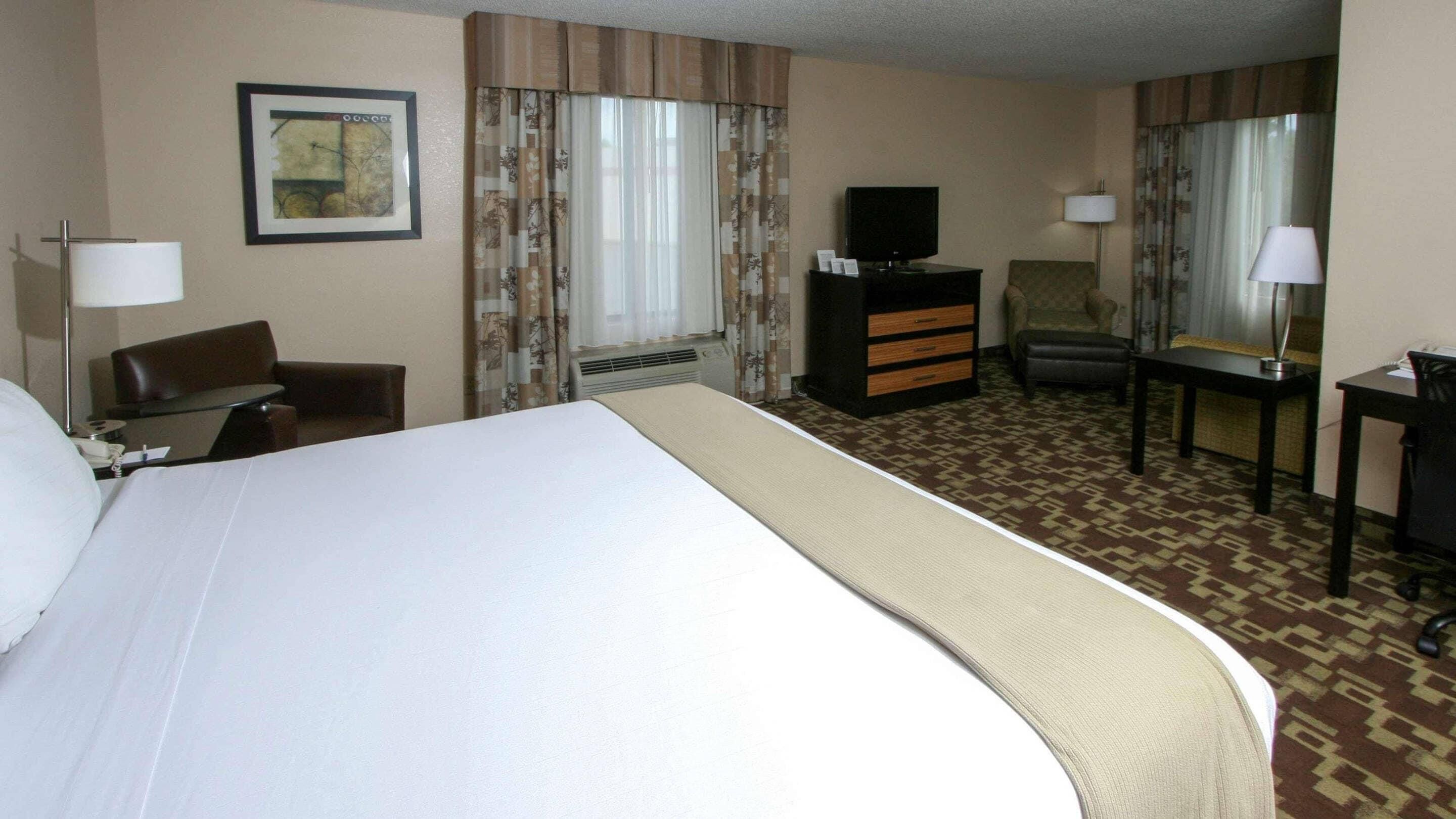 in-room safe, desk, iron/ironing board, free cots/infant beds