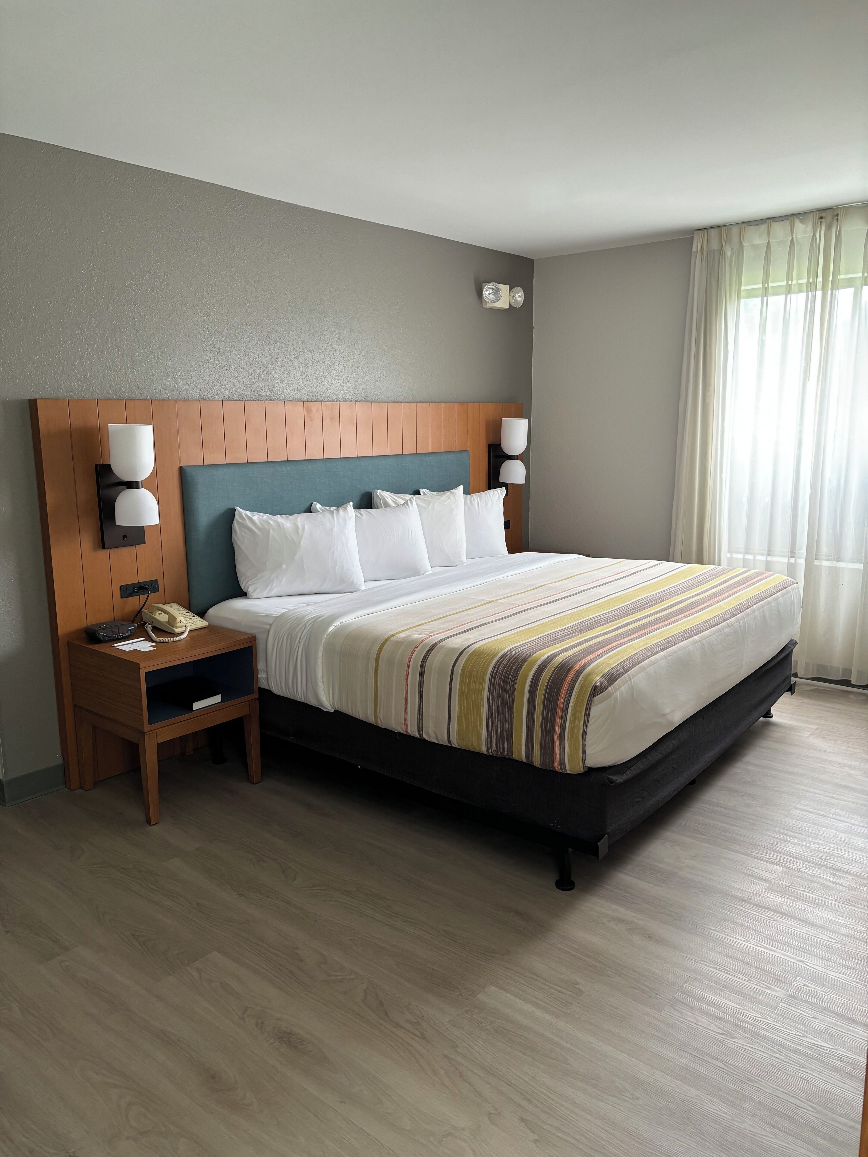 studio suite, 1 king bed, non smoking | in-room safe, desk, iron/ironing board, free cots/infant beds