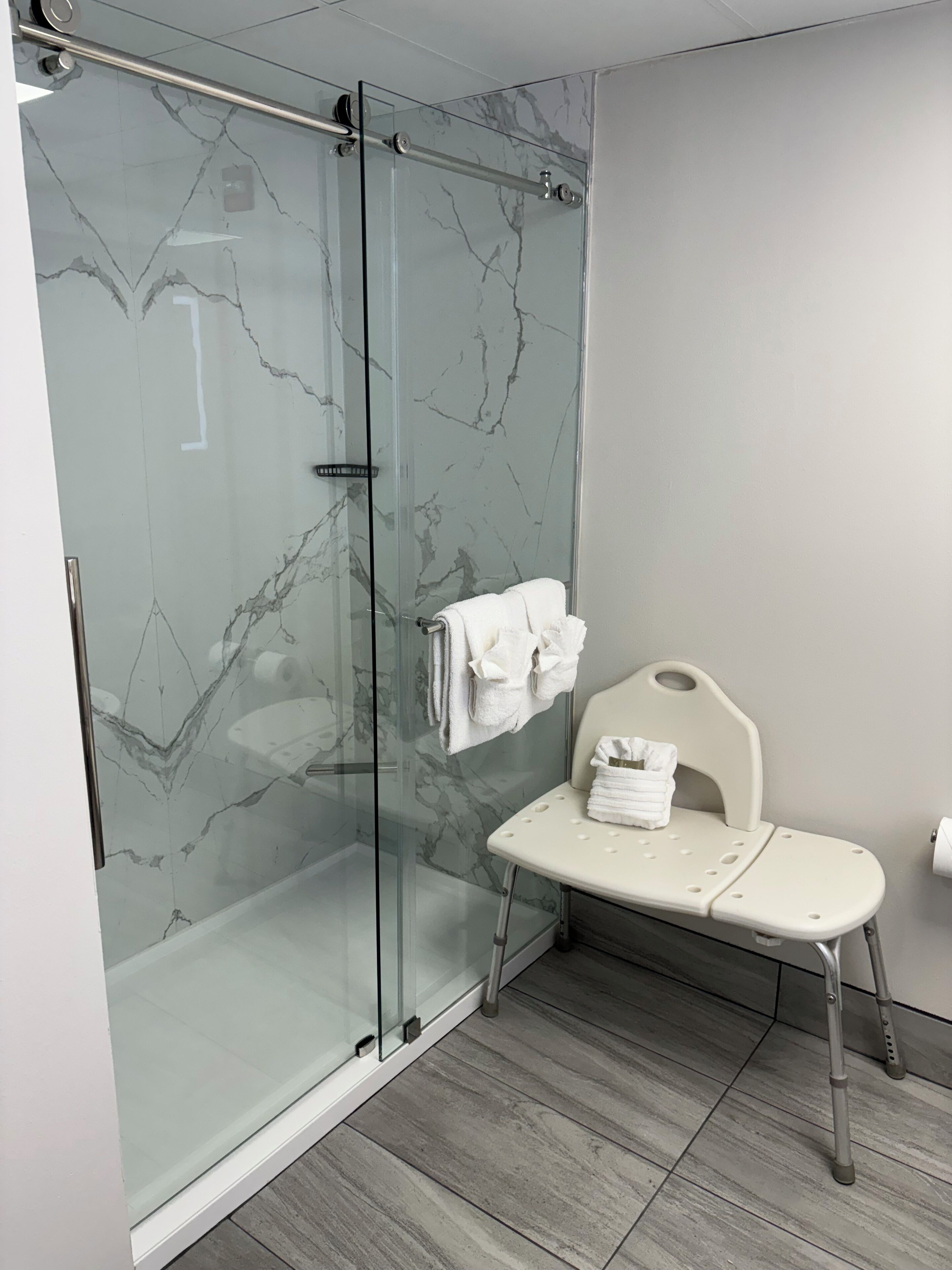 room, 1 king bed, accessible, non smoking | bathroom | hair dryer, towels