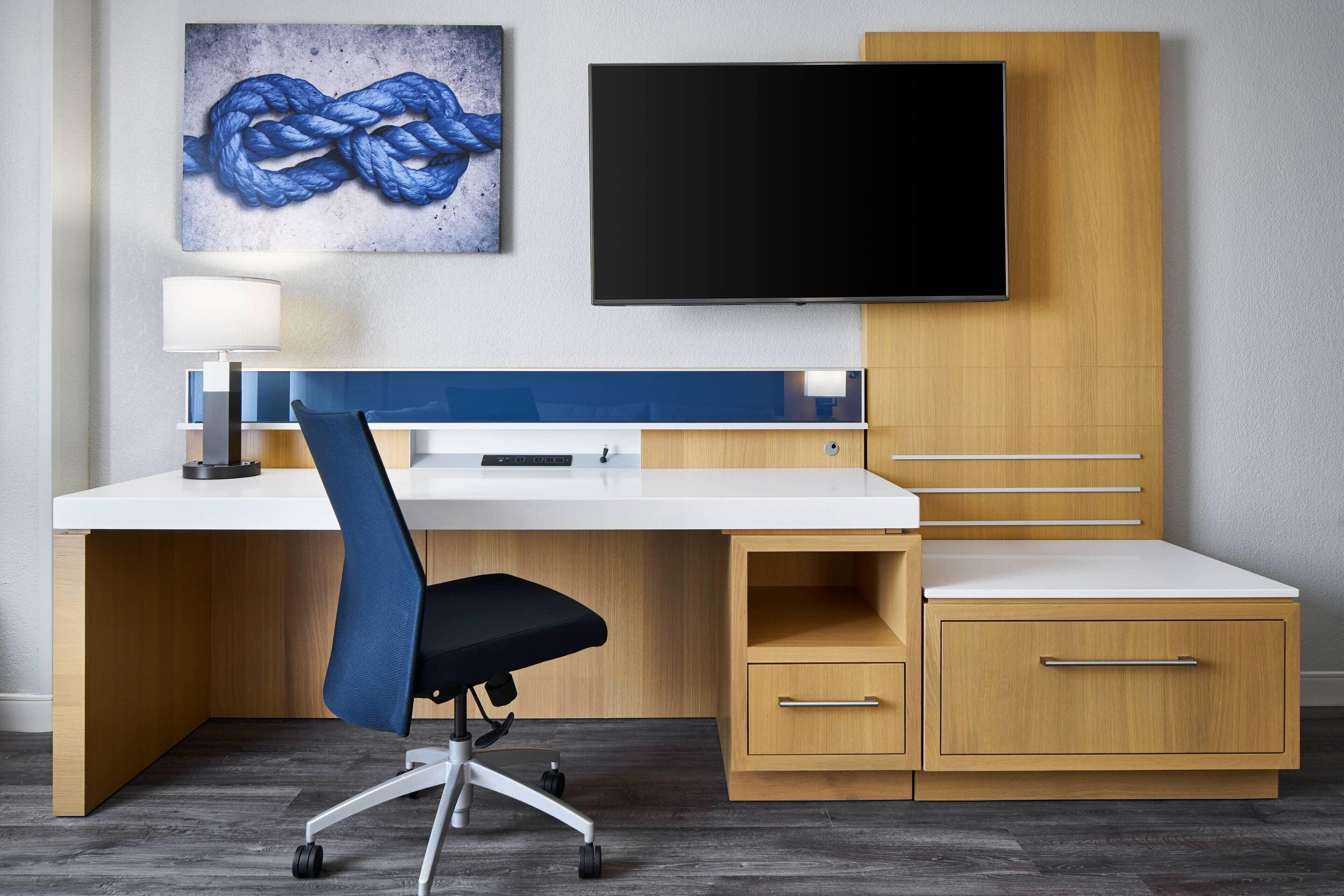 in-room safe, desk, laptop workspace, blackout curtains