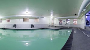 Una piscina cubierta