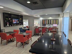 Free daily buffet breakfast  - Holiday Inn Express Hotel & Suites by IHG (El Dorado)