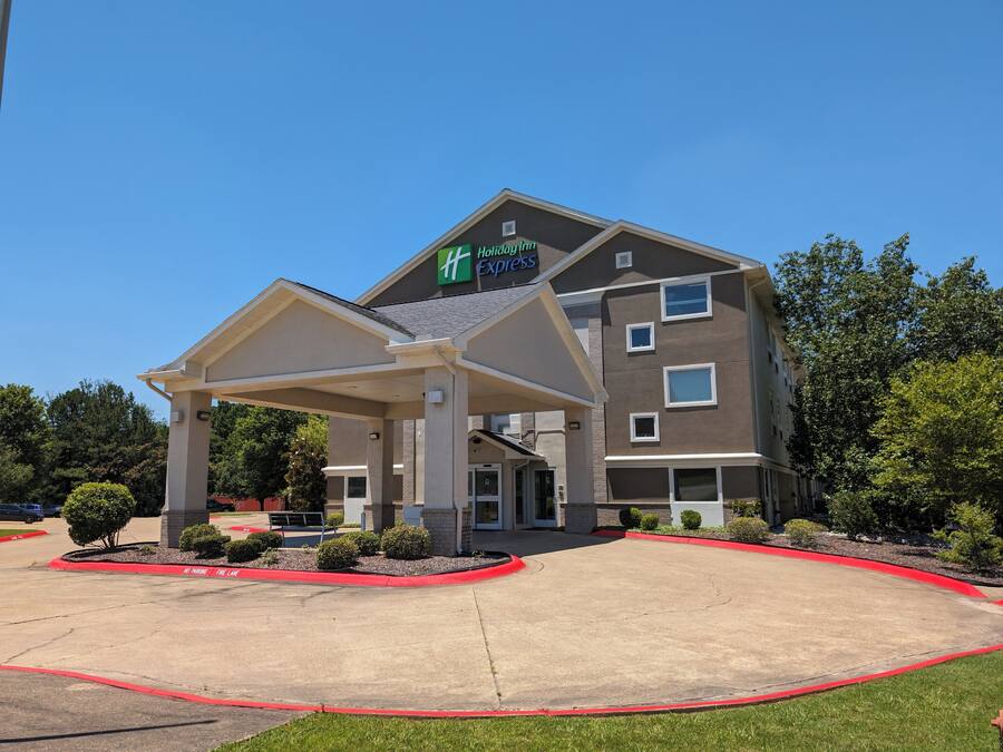 A Holiday Inn Express hotel with a covered entrance and a parking lot.