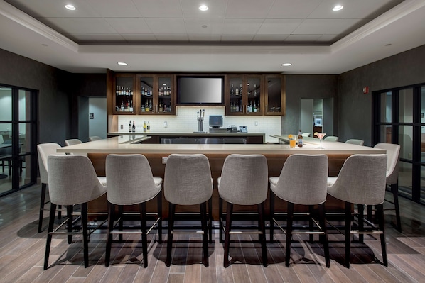 Dinner served, American cuisine - Hampton Inn Boston - Logan Airport (Revere)