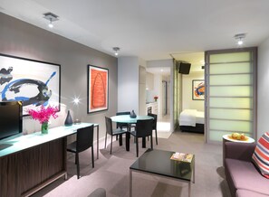 30-inch TV with digital channels - Adina Apartment Hotel Sydney Darling Harbour (Sydney)