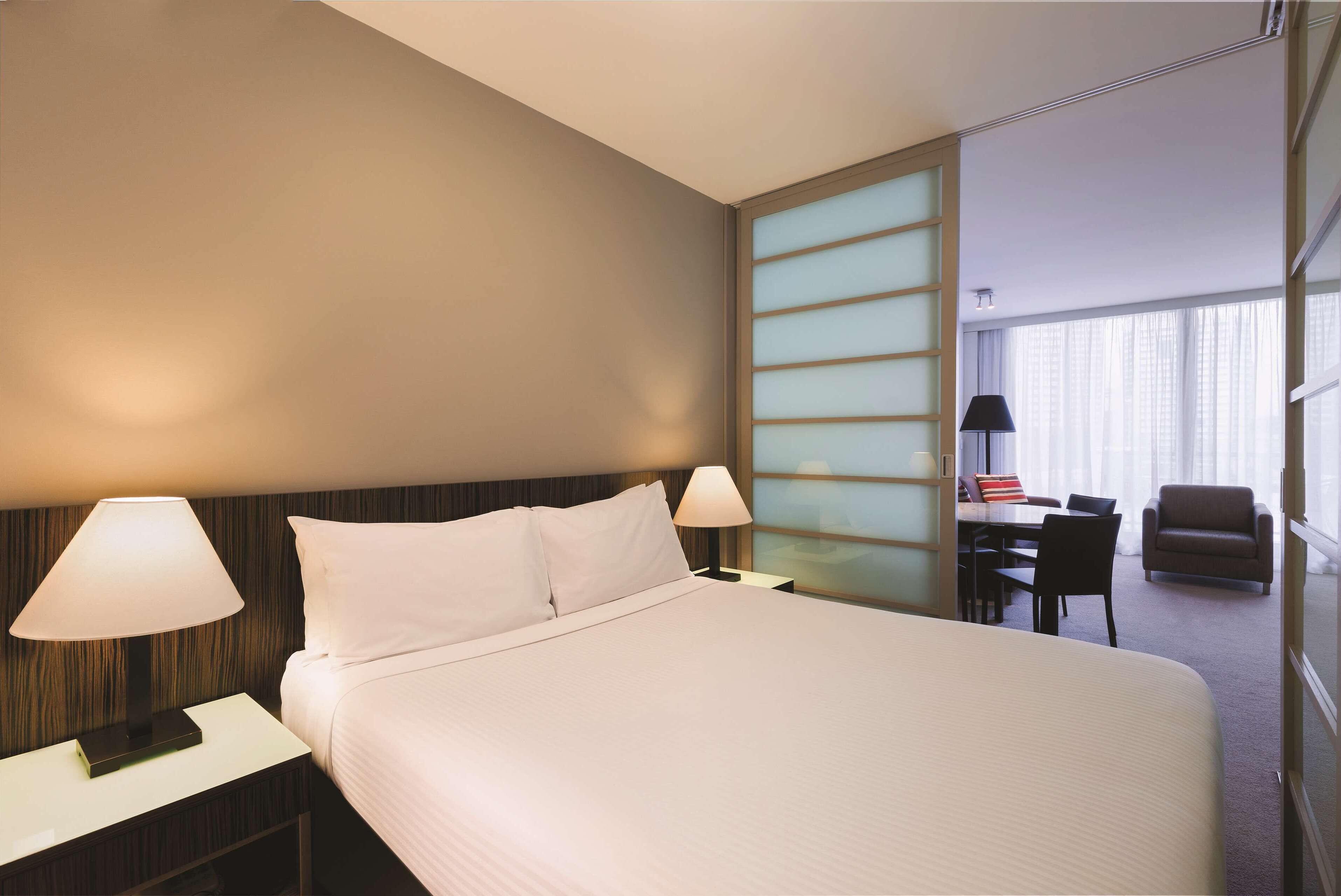 premier studio | minibar, in-room safe, desk, laptop workspace