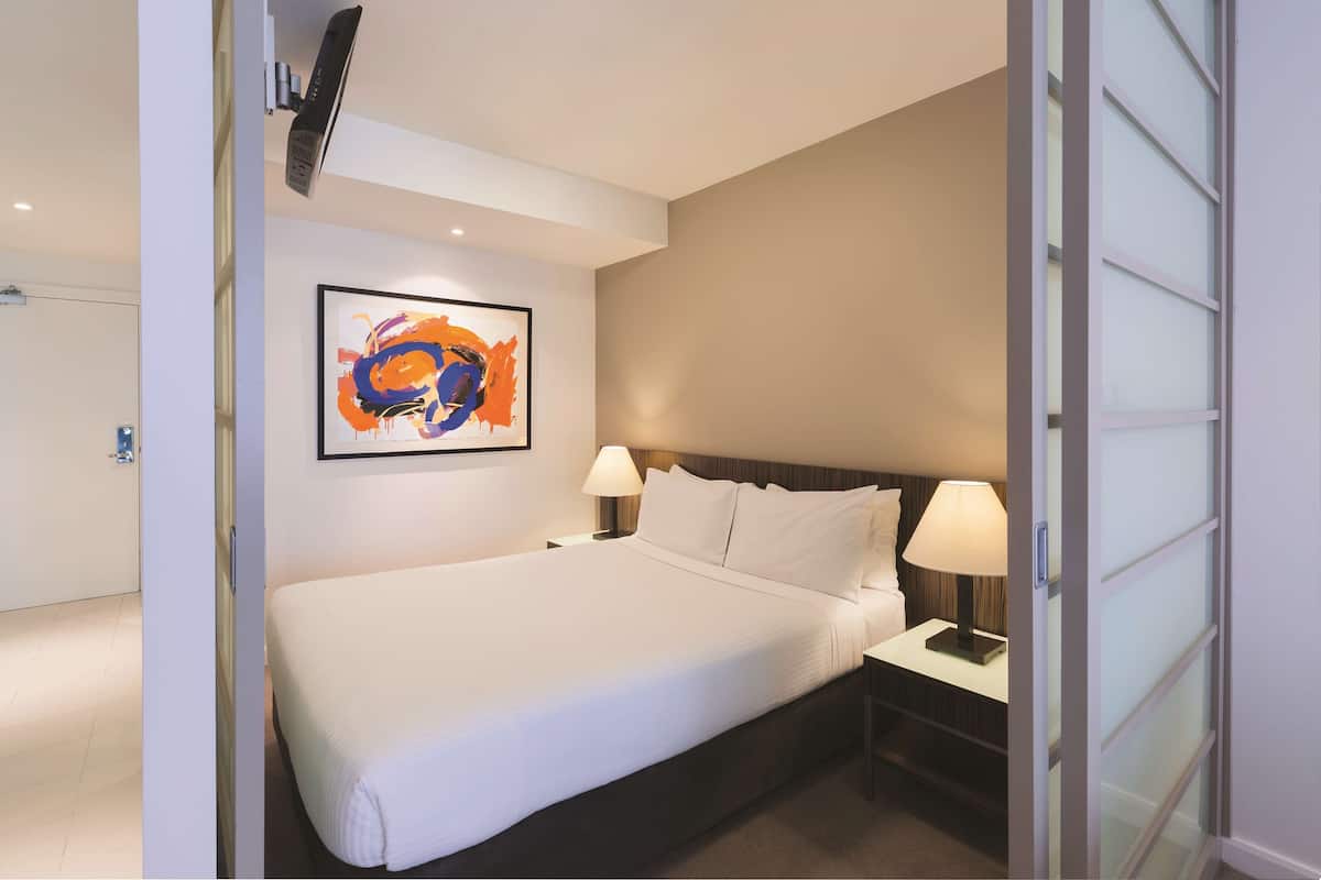 Premier Studio | 1 bedroom, minibar, in-room safe, desk