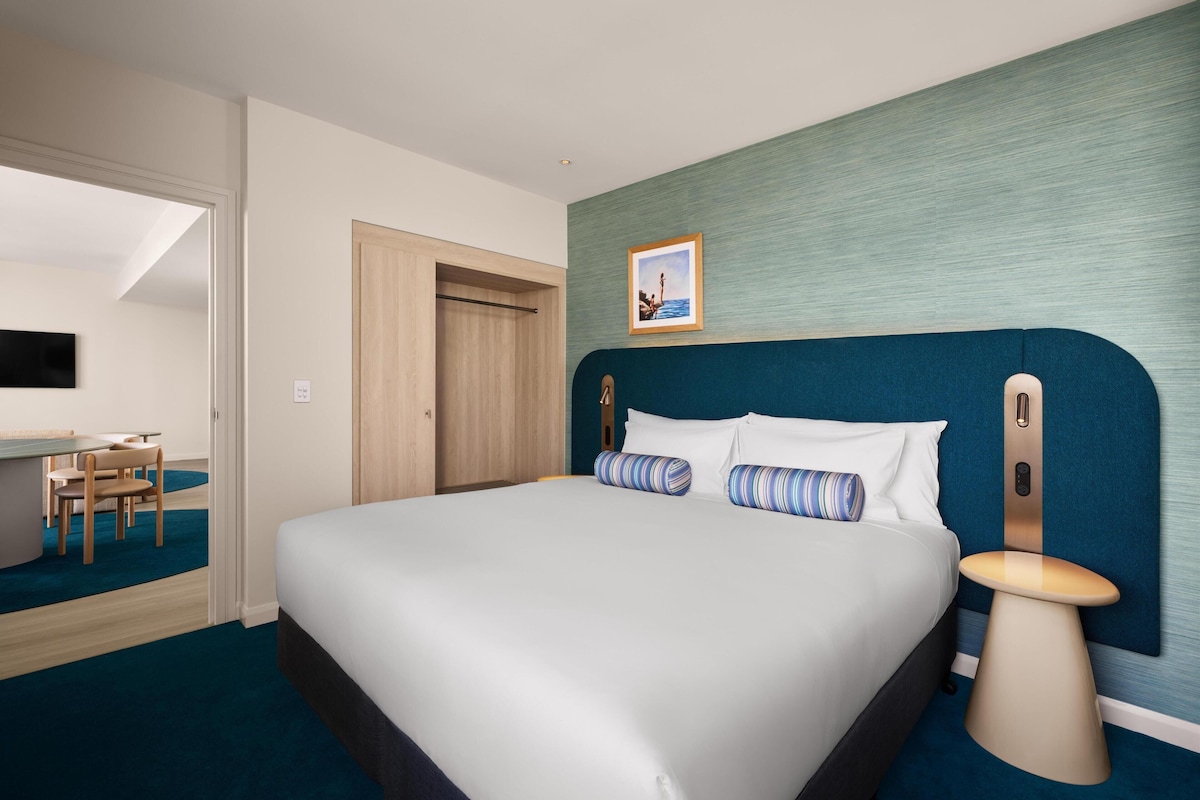 Premier Apartment, 1 Bedroom, Balcony (View) | Minibar, in-room safe, desk, laptop workspace