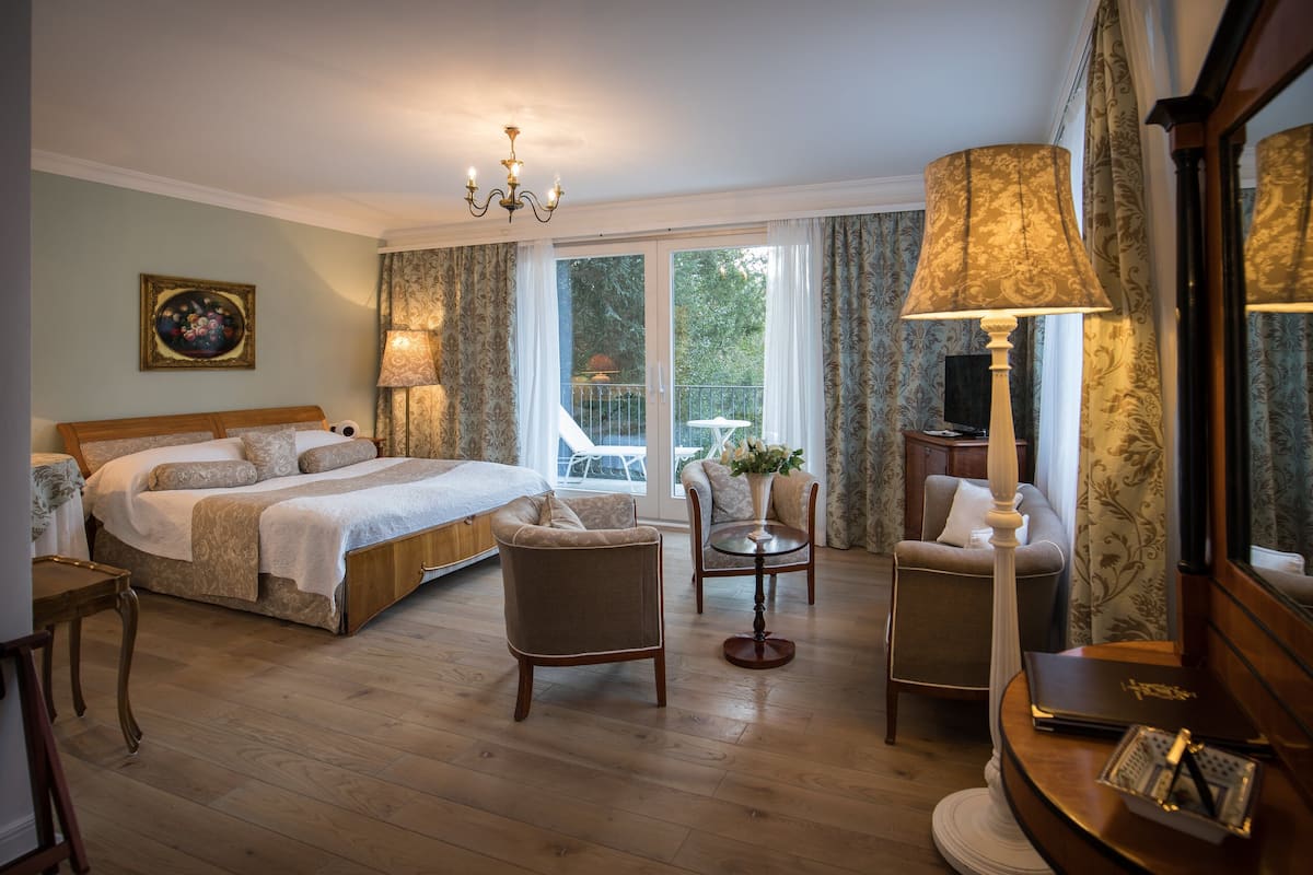 hypo-allergenic bedding, minibar, in-room safe, individually decorated