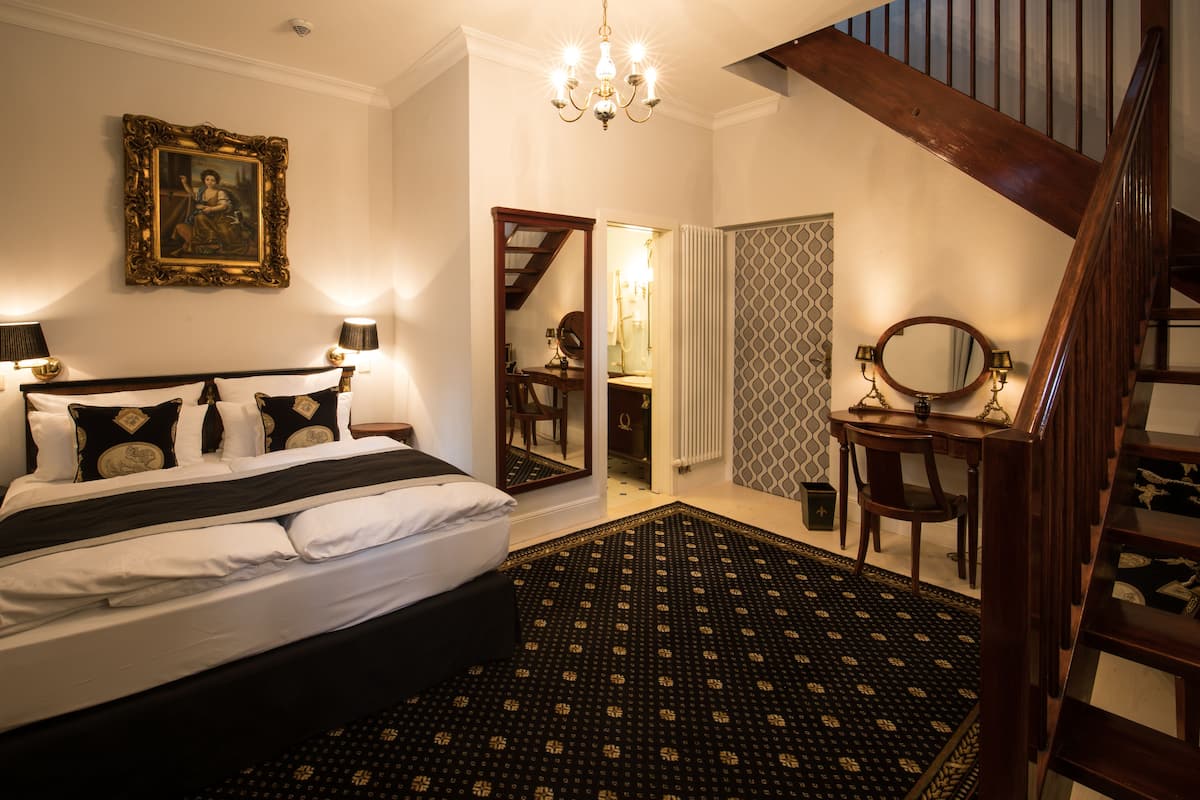 Family Suite, 2 Bedrooms | Hypo-allergenic bedding, minibar, in-room safe, desk