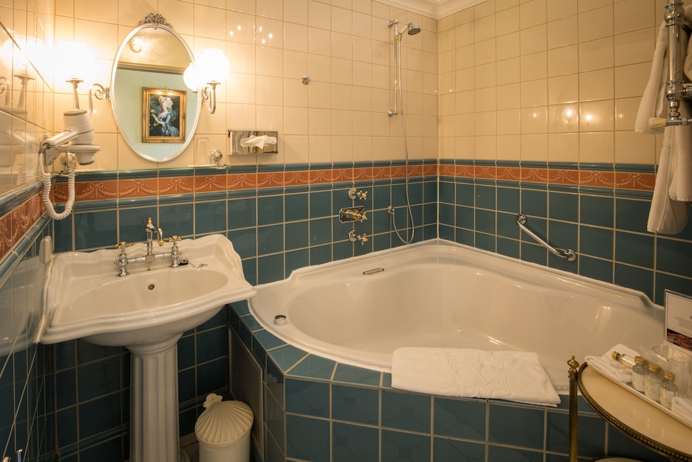 Hotel "Belle Epoque" by null