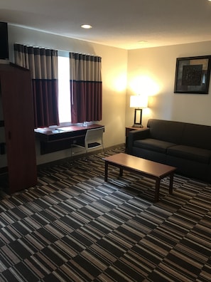 Studio Suite, 2 Tempat Tidur Queen, Bebas Asap Rokok | Meja kerja, tirai kedap cahaya, dan setrika/meja setrika