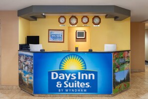 Lobby - Days Inn & Suites by Wyndham Spokane Airport Airway Heights (Airway Heights)