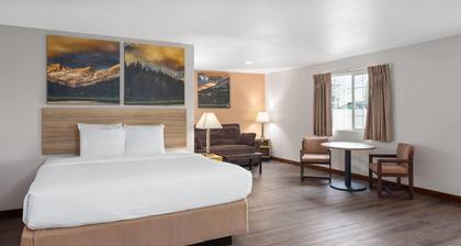 Days Inn & Suites by Wyndham Spokane Airport Airway Heights