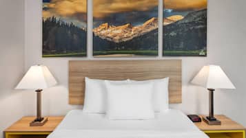 Habitación, 1 cama de matrimonio, accesible para personas con discapacidad, no fumadores | Escritorio, sistema de insonorización, tabla de planchar con plancha