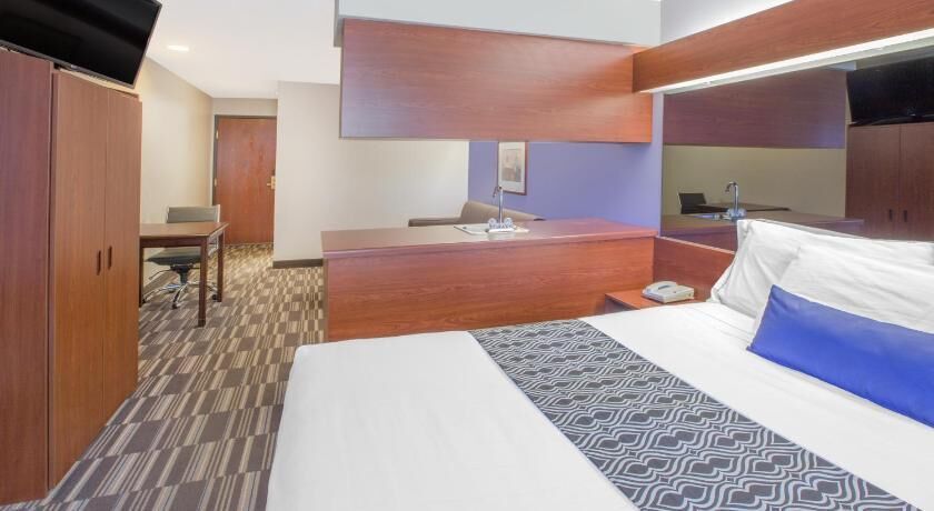 In-room safe, desk, iron/ironing board, free WiFi