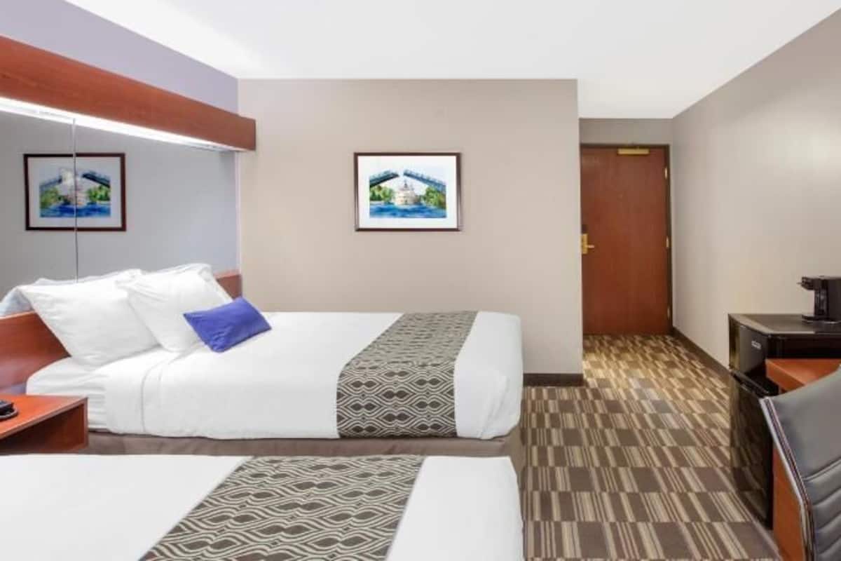 In-room safe, desk, iron/ironing board, free WiFi