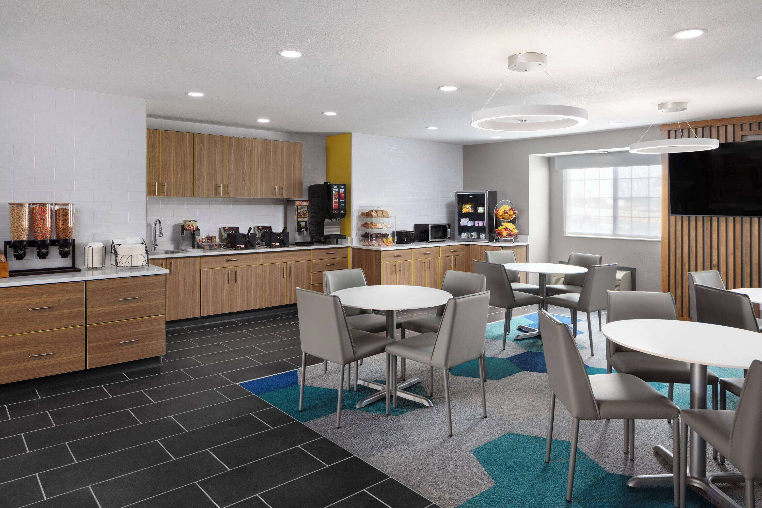 Free daily continental breakfast