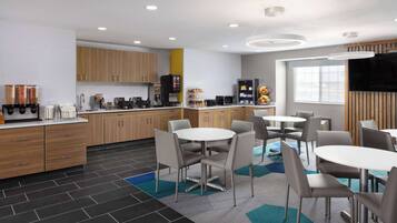 Free daily continental breakfast