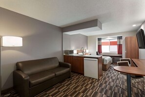 Suite | In-room safe, desk, iron/ironing board, free WiFi