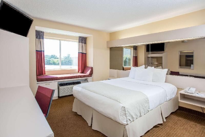 In-room safe, desk, iron/ironing board, free WiFi