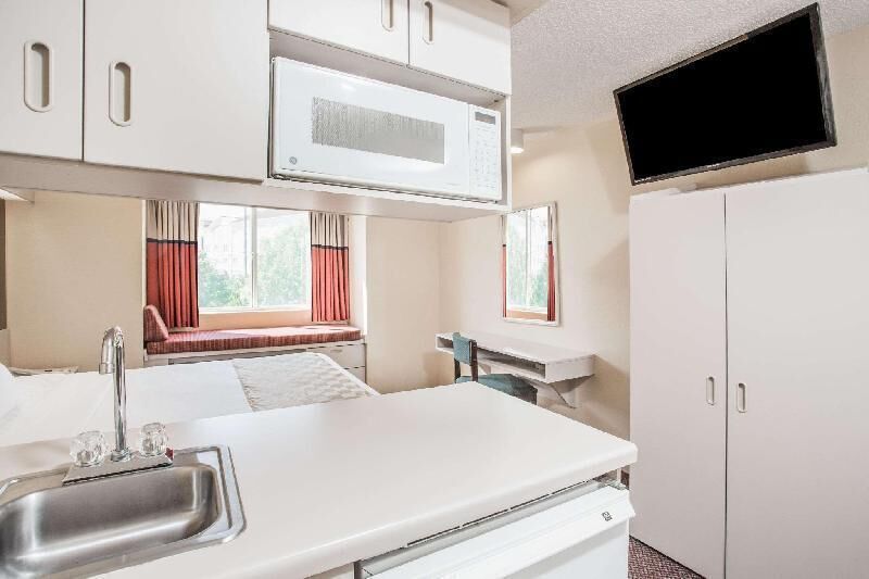 In-room safe, desk, iron/ironing board, free WiFi