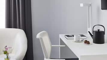 1 soverom, minibar, safe på rommet og skrivebord