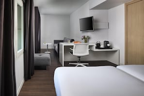 1 bedroom, minibar, in-room safe, desk - NH Barcelona Stadium (Barcelona)