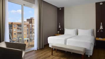 1 dormitorio, minibar, caja fuerte y escritorio