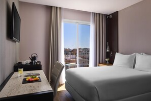 1 bedroom, minibar, in-room safe, desk - NH Barcelona Stadium (Barcelona)