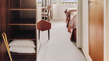 Hypo-allergenic bedding, wheelchair access