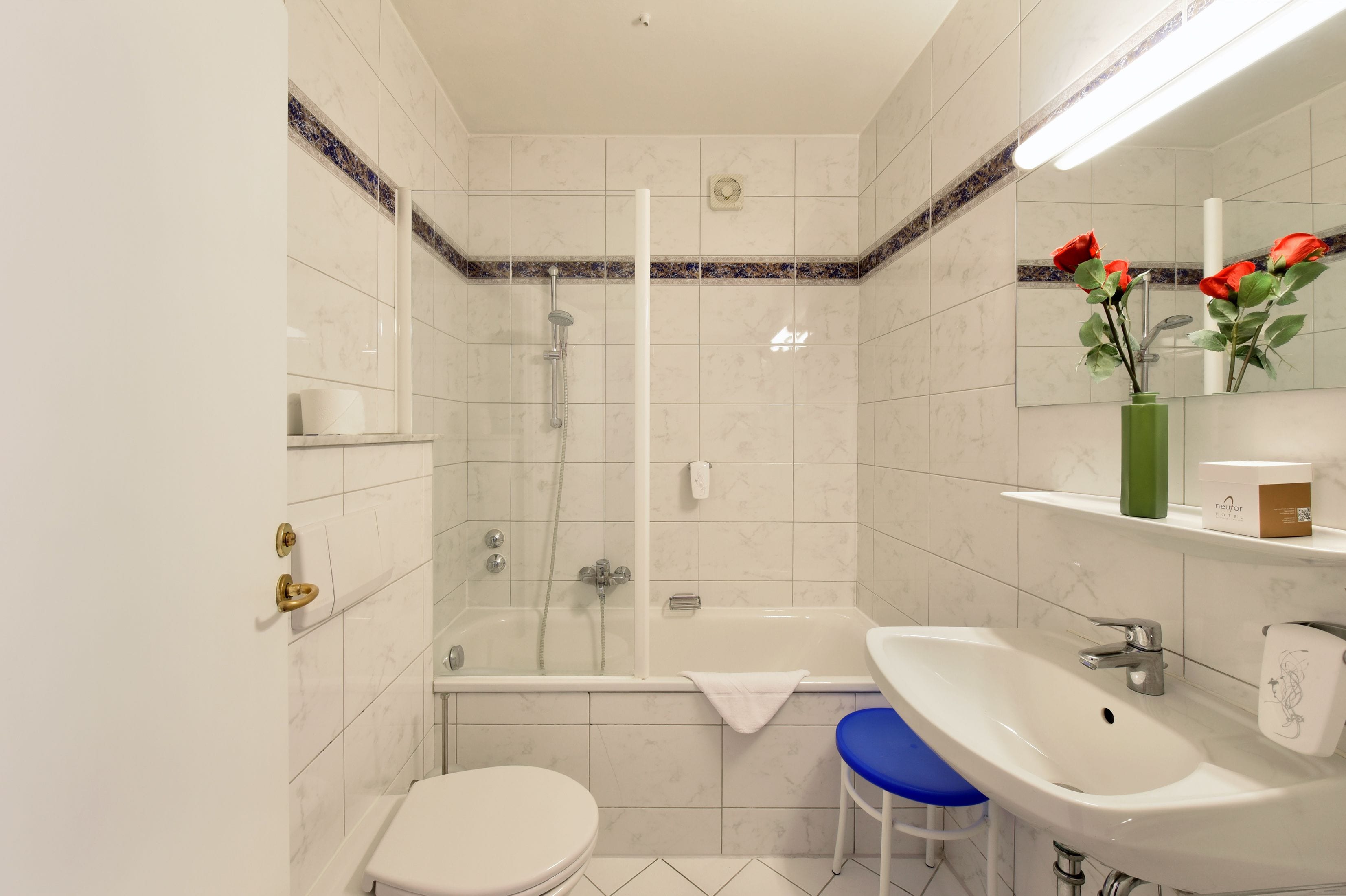 comfort double room | bathroom | free toiletries, hair dryer, towels
