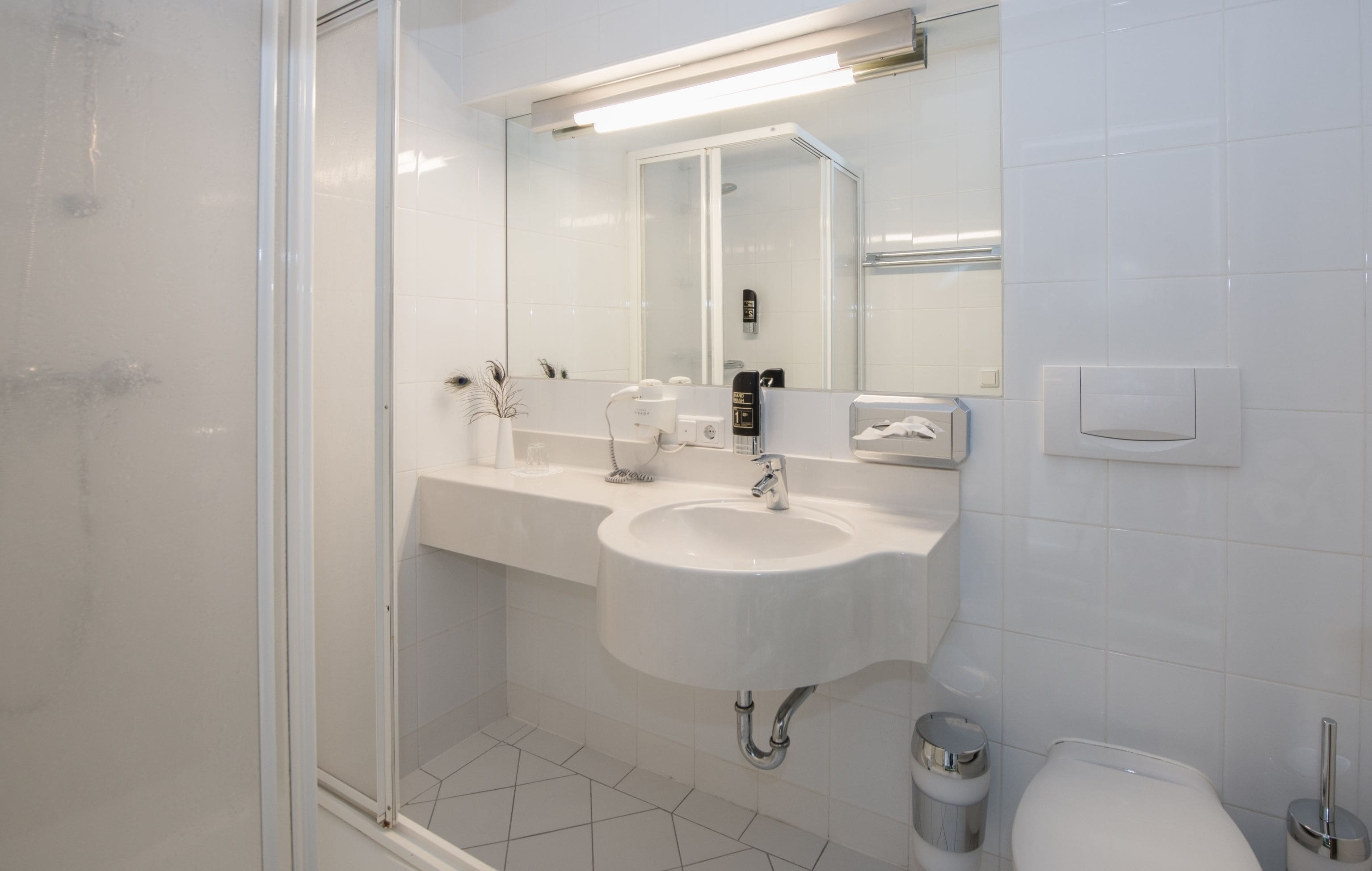 standard single room | bathroom | free toiletries, hair dryer, towels